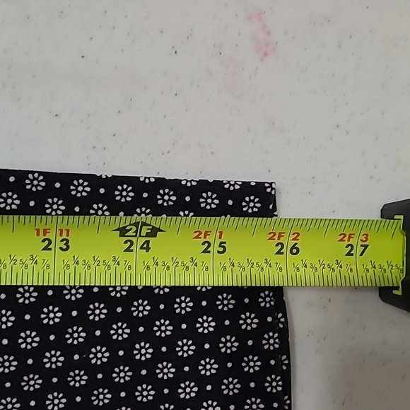 Old Navy women's Pixie Mid-Rise pants size 6 - Picture 10 of 10